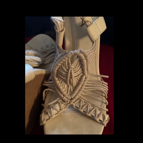 🌼 Girl Mia wedge heel sandals in cream! 🌼 - Picture 6 of 8